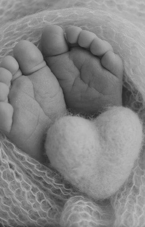 Baby's feet accompanying information about stillbirth and bereavement
