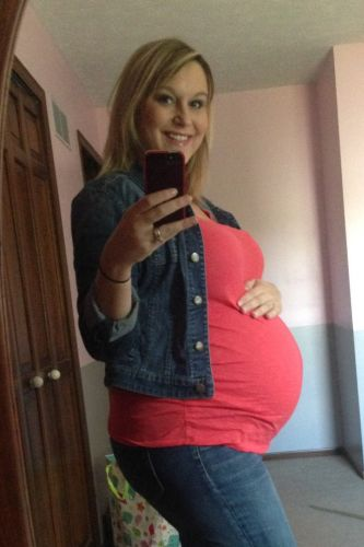 Erin Maroon while pregnant with her daughter, Ashlie Cathren, in 2015.